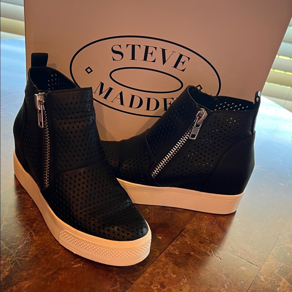 Steve Madden Black and White Women's Sneakers